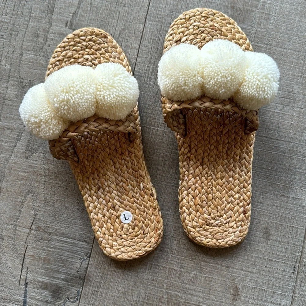 Boho Natural Straw & Ivory Pom Pom Slide Sandals Size Large NWT